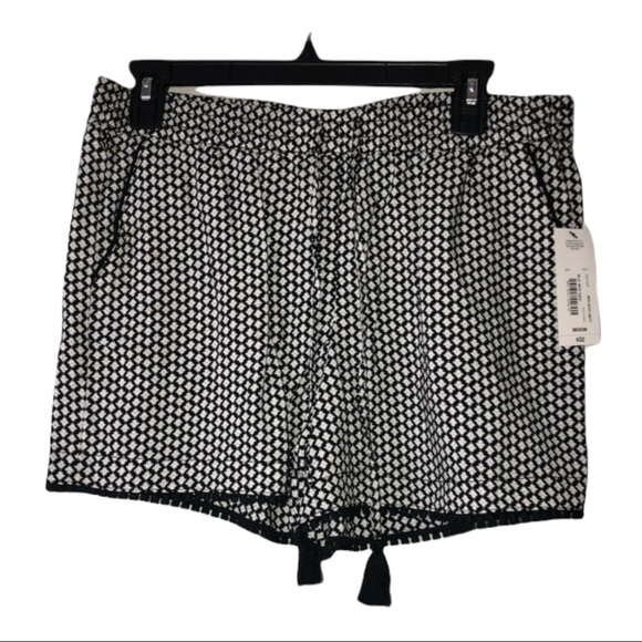 Pants - Black & White Pattern  Flowy Shorts NWT